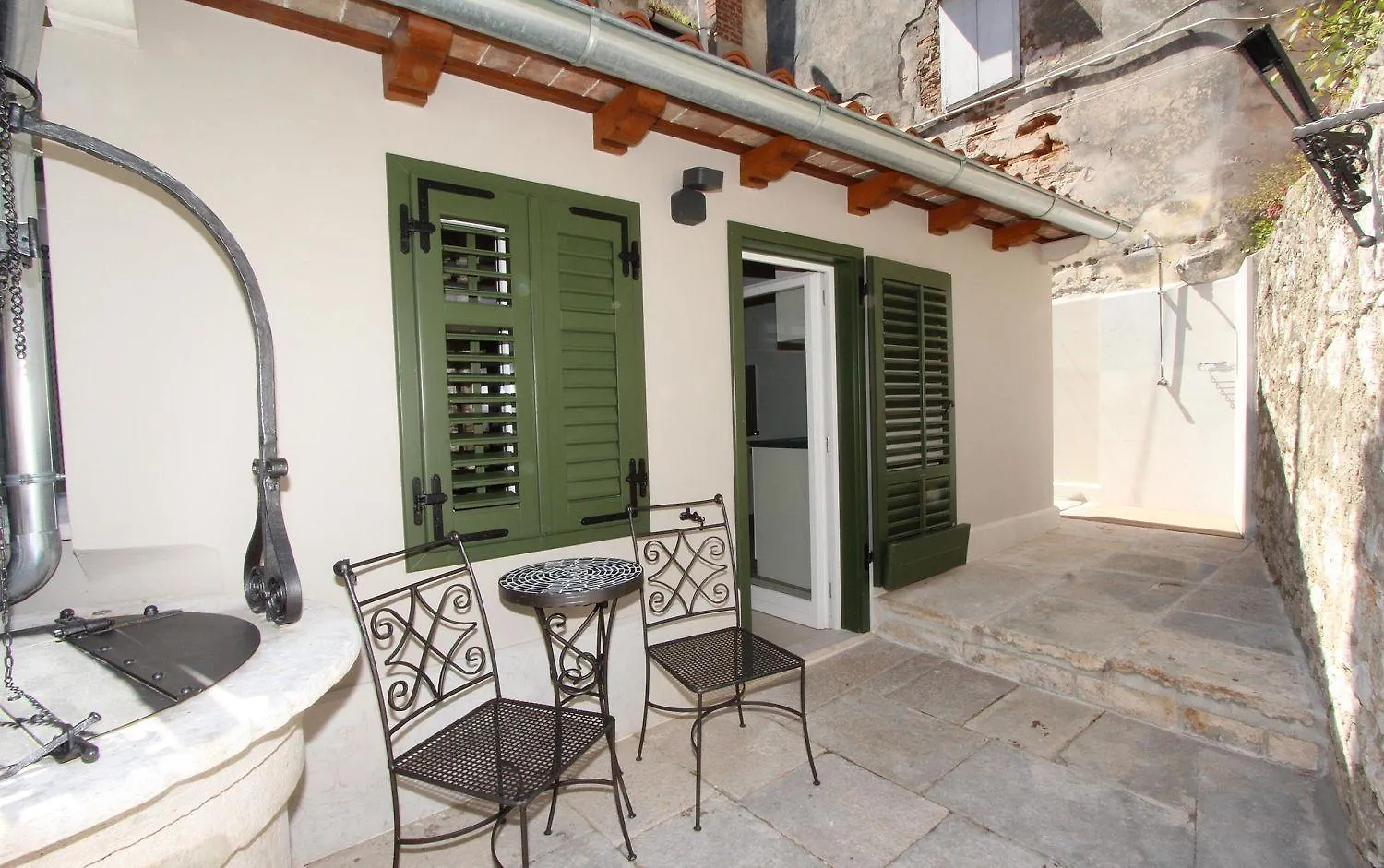 Atemberaubendes Altstadtapartment Mit Privater Terasse, Aussendusche - Nur 500 Meter Zum Strand Rovinj