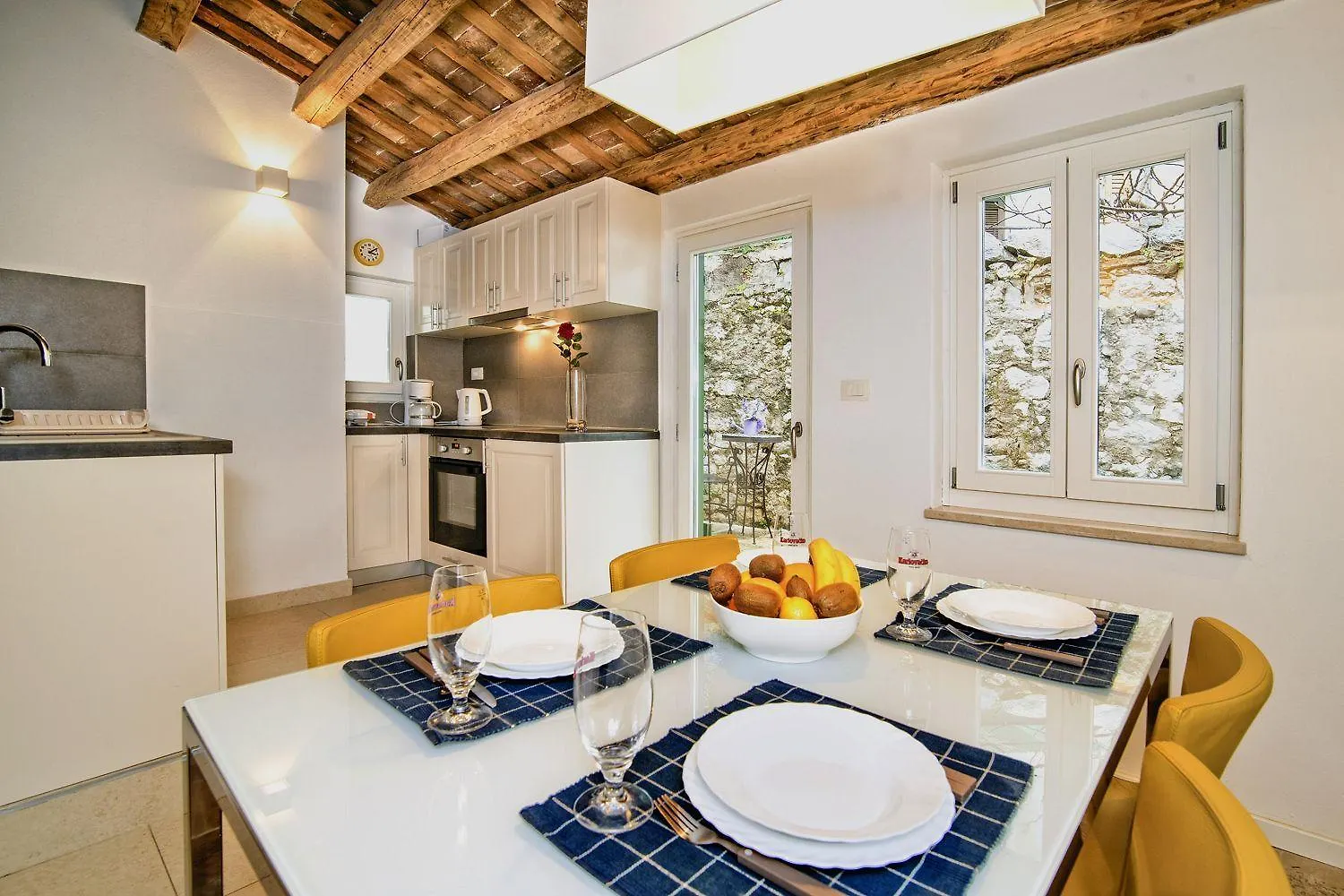 Atemberaubendes Altstadtapartment Mit Privater Terasse, Aussendusche - Nur 500 Meter Zum Strand Rovinj Apartament