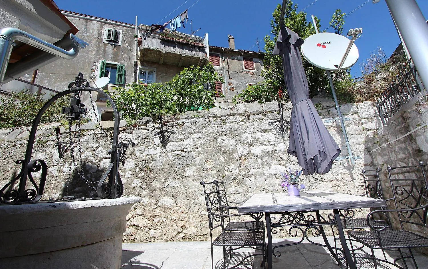 Atemberaubendes Altstadtapartment Mit Privater Terasse, Aussendusche - Nur 500 Meter Zum Strand Rovinj