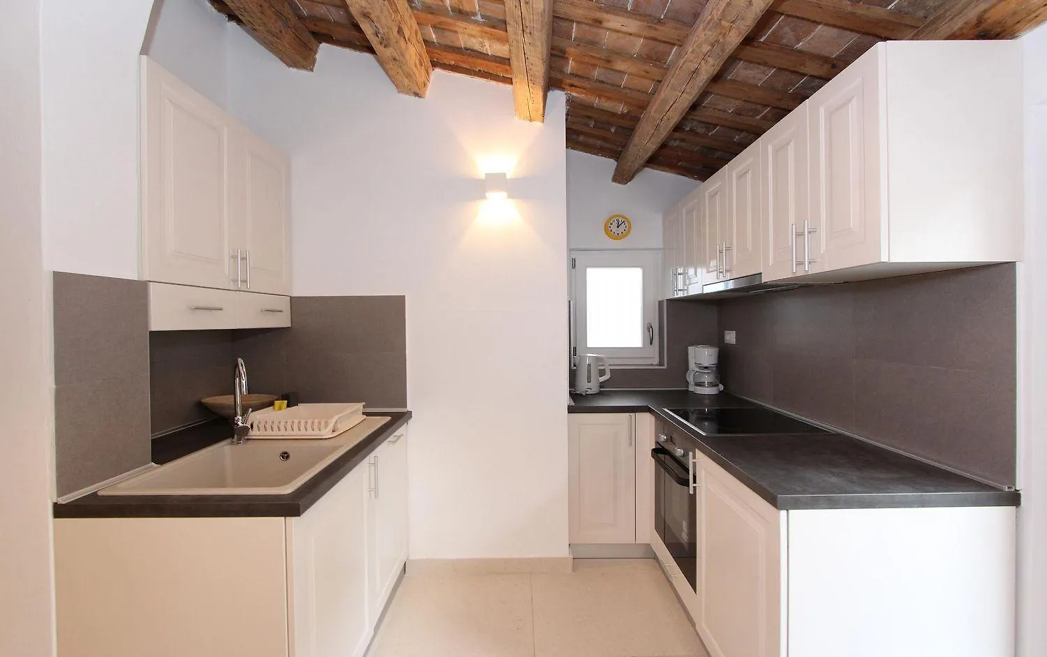 Atemberaubendes Altstadtapartment Mit Privater Terasse, Aussendusche - Nur 500 Meter Zum Strand Rovinj Apartment