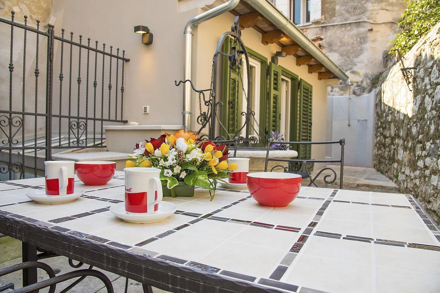 Atemberaubendes Altstadtapartment Mit Privater Terasse, Aussendusche - Nur 500 Meter Zum Strand Rovinj